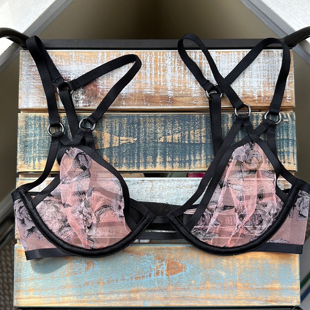 Victoria’s Secret Very Sexy Unlined Ring Floral Plunge Bra